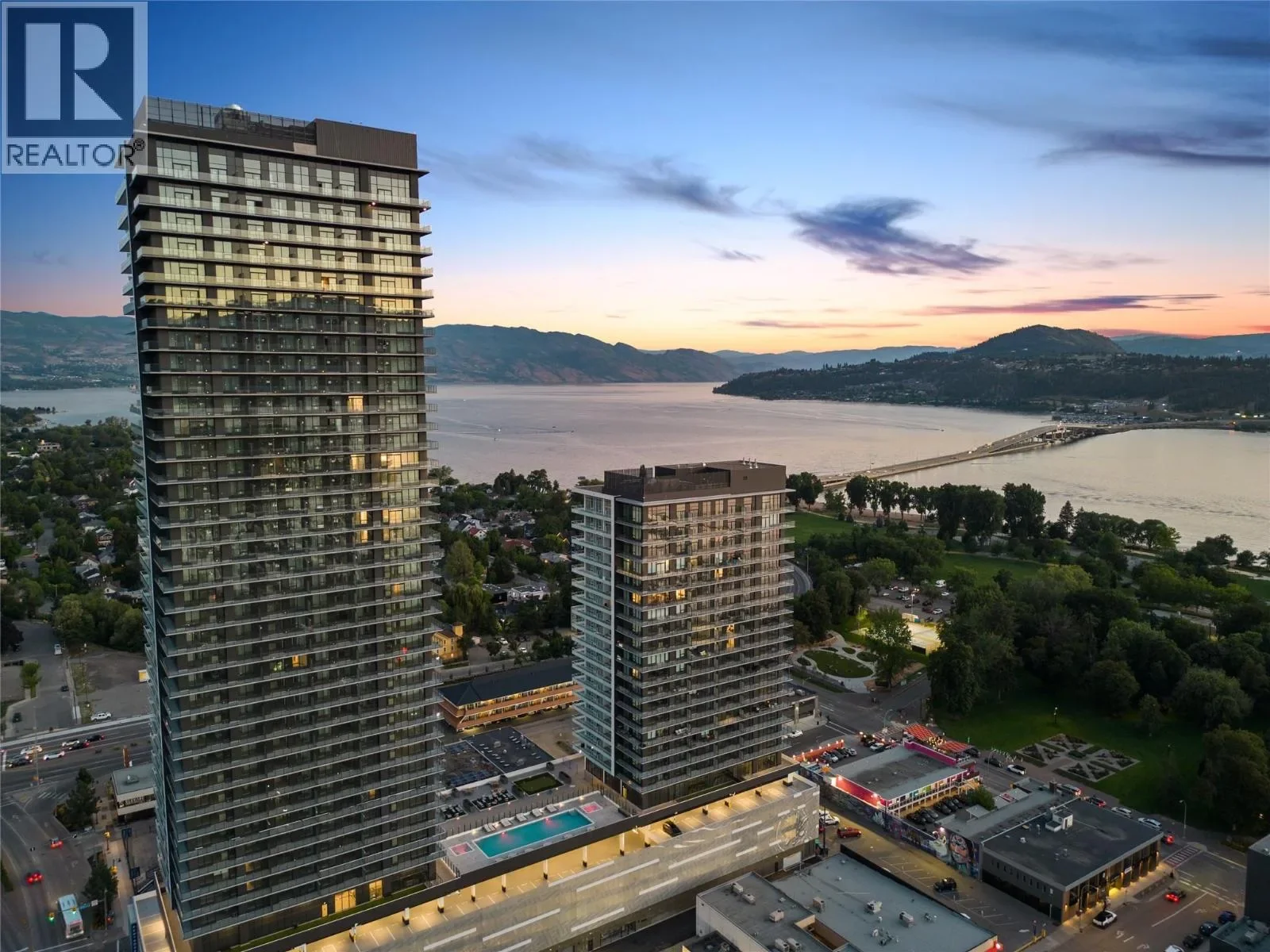Modern 1 Bed  + Den Converted Bedroom Condo in Luxury Resort Style Apartment